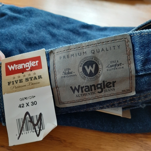 Mens  clothing - Picture 2 of 7